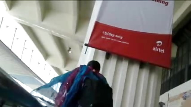 फूहड़ सही अगले करने के लिए उसके पति seksi bidio अजनबी