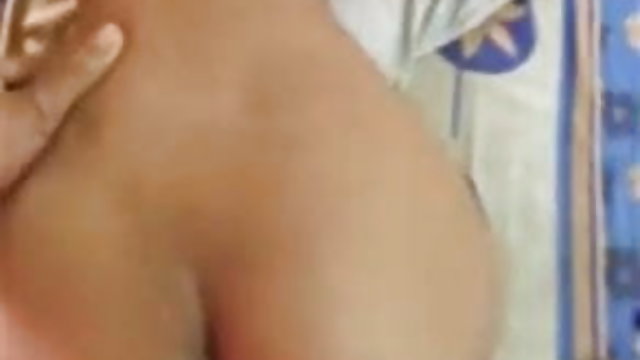 डकोटा बिल्ली भारतीय sex फिसल जाता है और नीचे