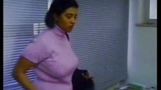 तेज लड़की बिलियर्ड टेबल पर सेक्सी हिंदी bf ड्राइव