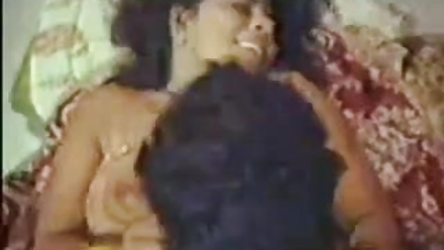 पर के साथ पोर्न तुबे एक मिठाई एशियाई महिला