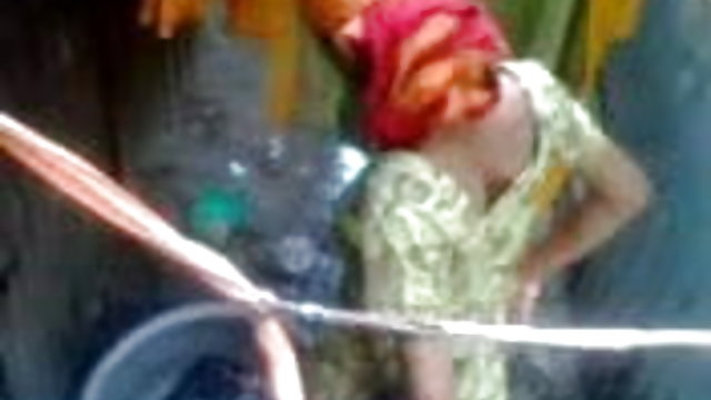 सुनहरे बालों वाली, सेक्स गर्ल्स विडियो चलाता है चारों ओर और