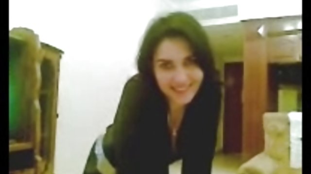 सुनहरे बालों वाली हो जाता है निकाला रोमांटिक पोर्न वीडियो के दौरान घर के बाहर सेक्स