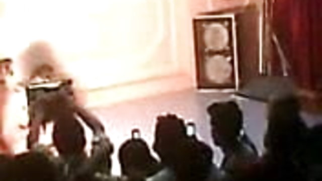 से सफाई महिला करने के लिए सेक्सी डाउनलोड हिन्दी एक पर दो