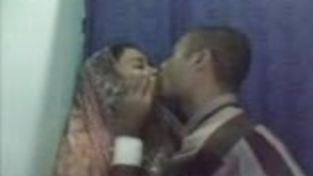 तेजी से गर्ल्स सेक्स वीडियो शुक्राणु कॉकटेल के बीच में