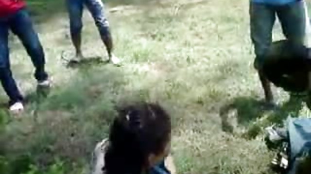 लड़की फैलता है उसके पैर और सेक्स सेक्स सेक्स कॉम झटके