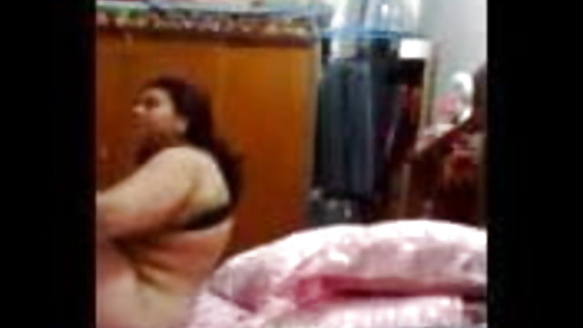 पैर बेधक कार्रवाई में वापस आ सेक्स करने का वीडियो दिखाओ गया है