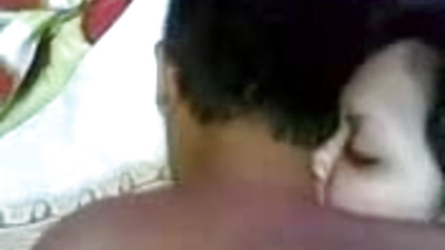 थाई लड़की भारतीय पोर्न फिल्म के साथ घुंघराले सीगल बुश है