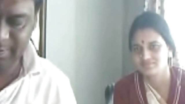 वह sexi video hendi प्यार करता है उसके रस में उसके चूत