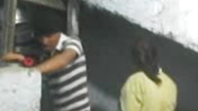 नग्न sexi video daunload किशोरी पर स्तन मालिश