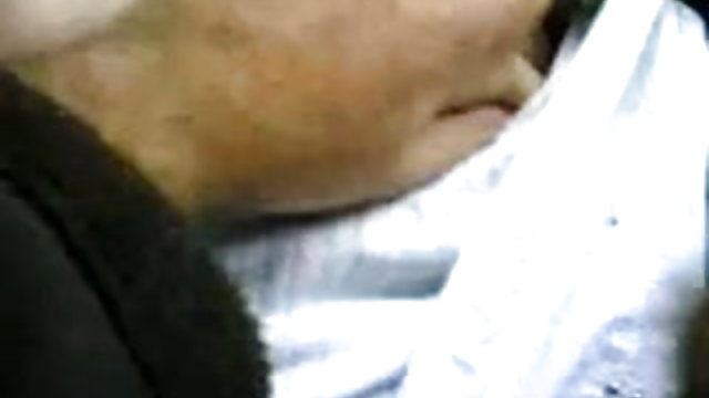 सींग का बना हुआ फूहड़ खड़ा indin sexvideo है पर यह जब वह उसके गांड